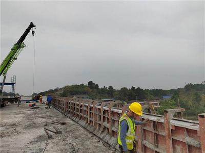 喜讯!中国二冶承建的梓州大道项目环天路跨线桥防撞墙完成施工